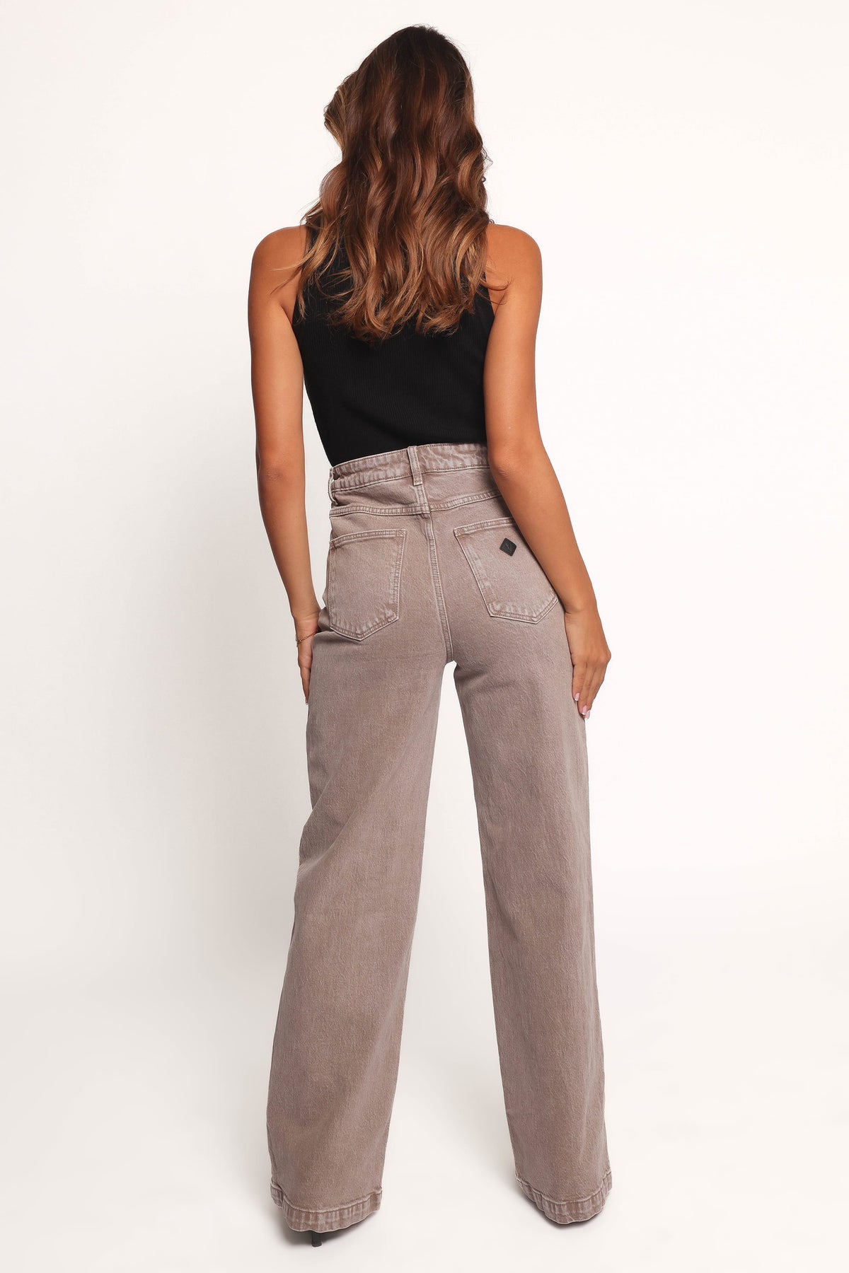 Abrand 94 High Wide Jeans in Mushroom – view 5 of 7