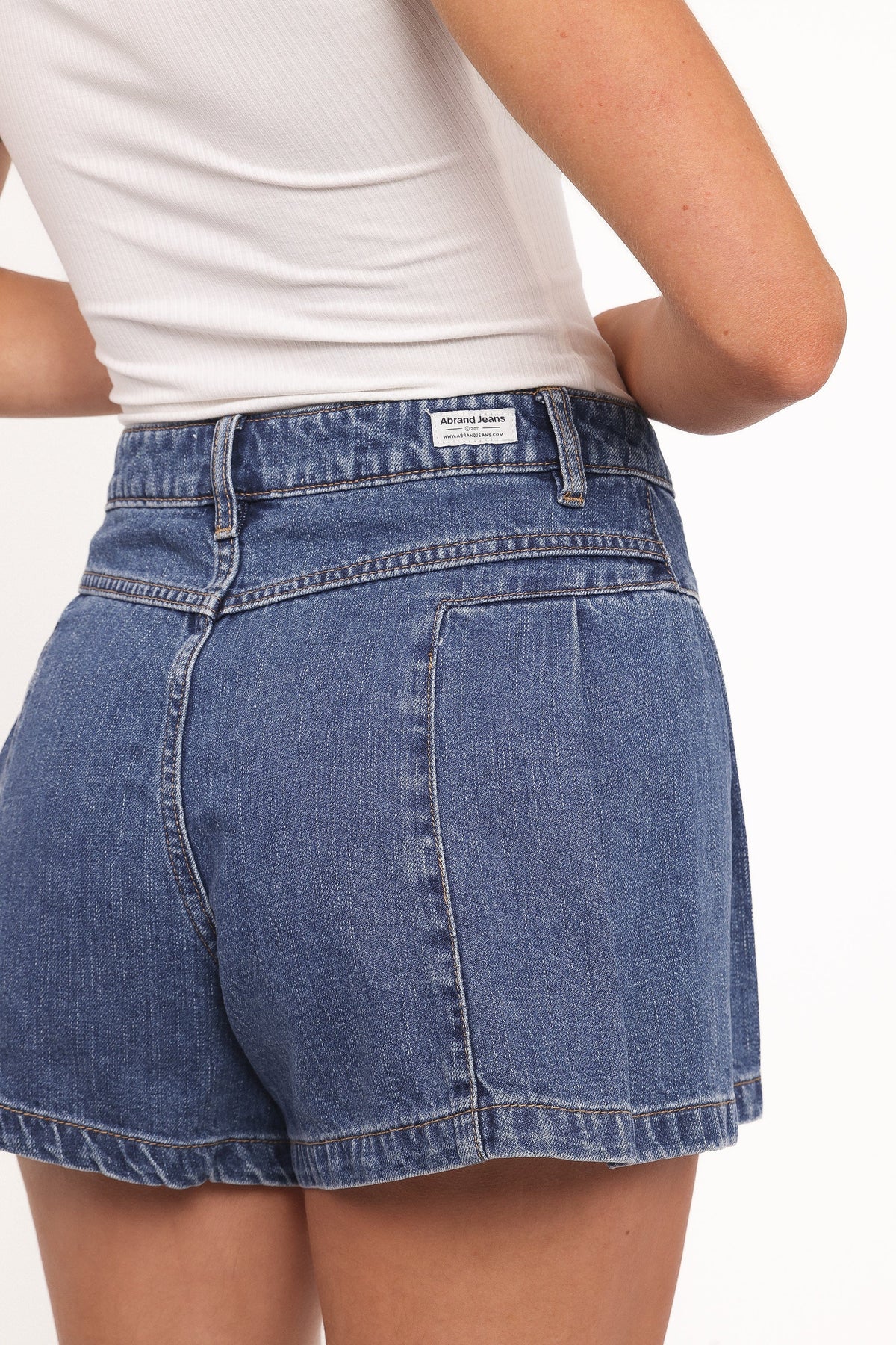 Abrand 94 Pleated Short in Bella – view 5 of 7