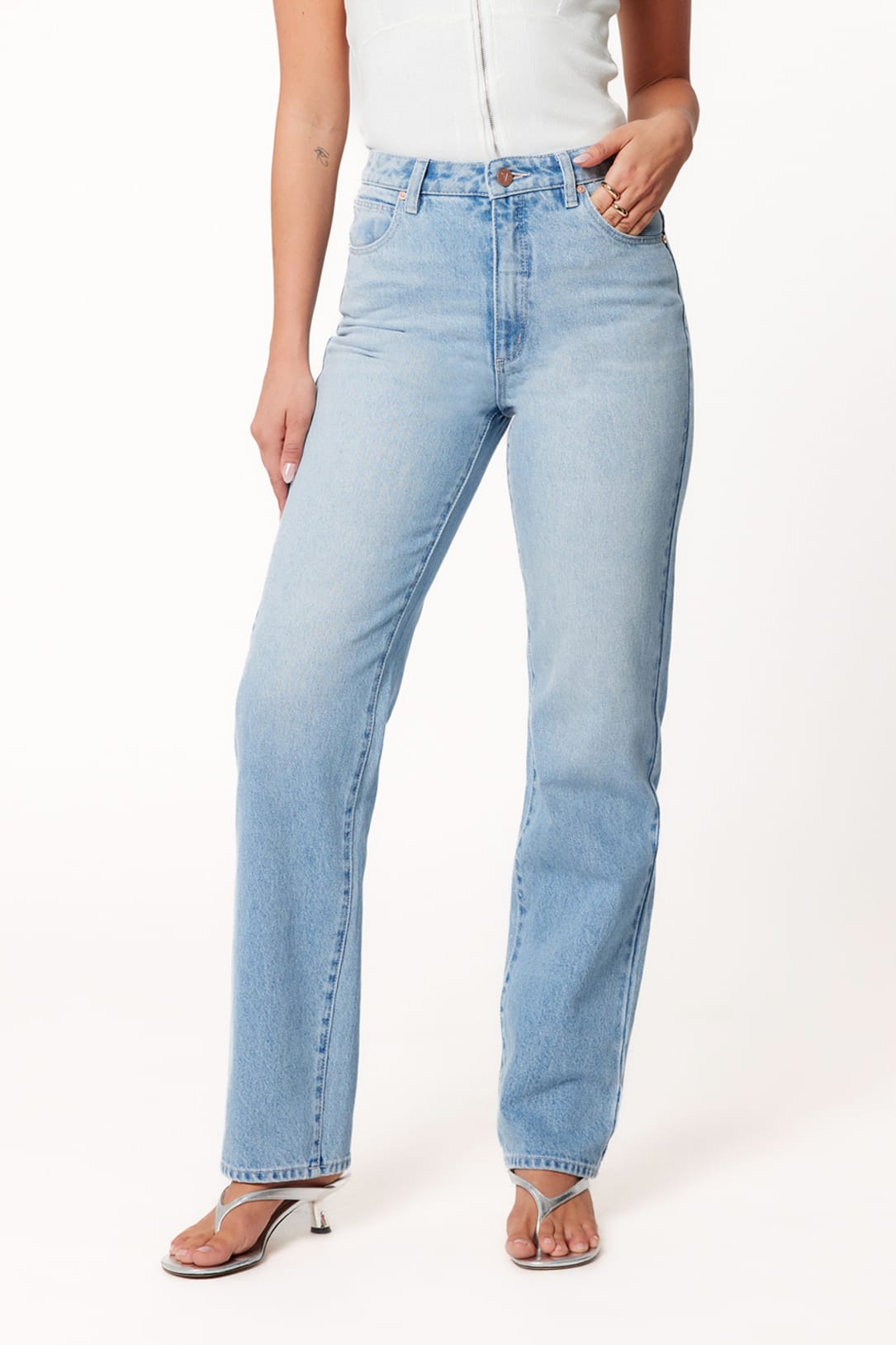 Abrand 94 Straight Jeans in Gia – view 2 of 4