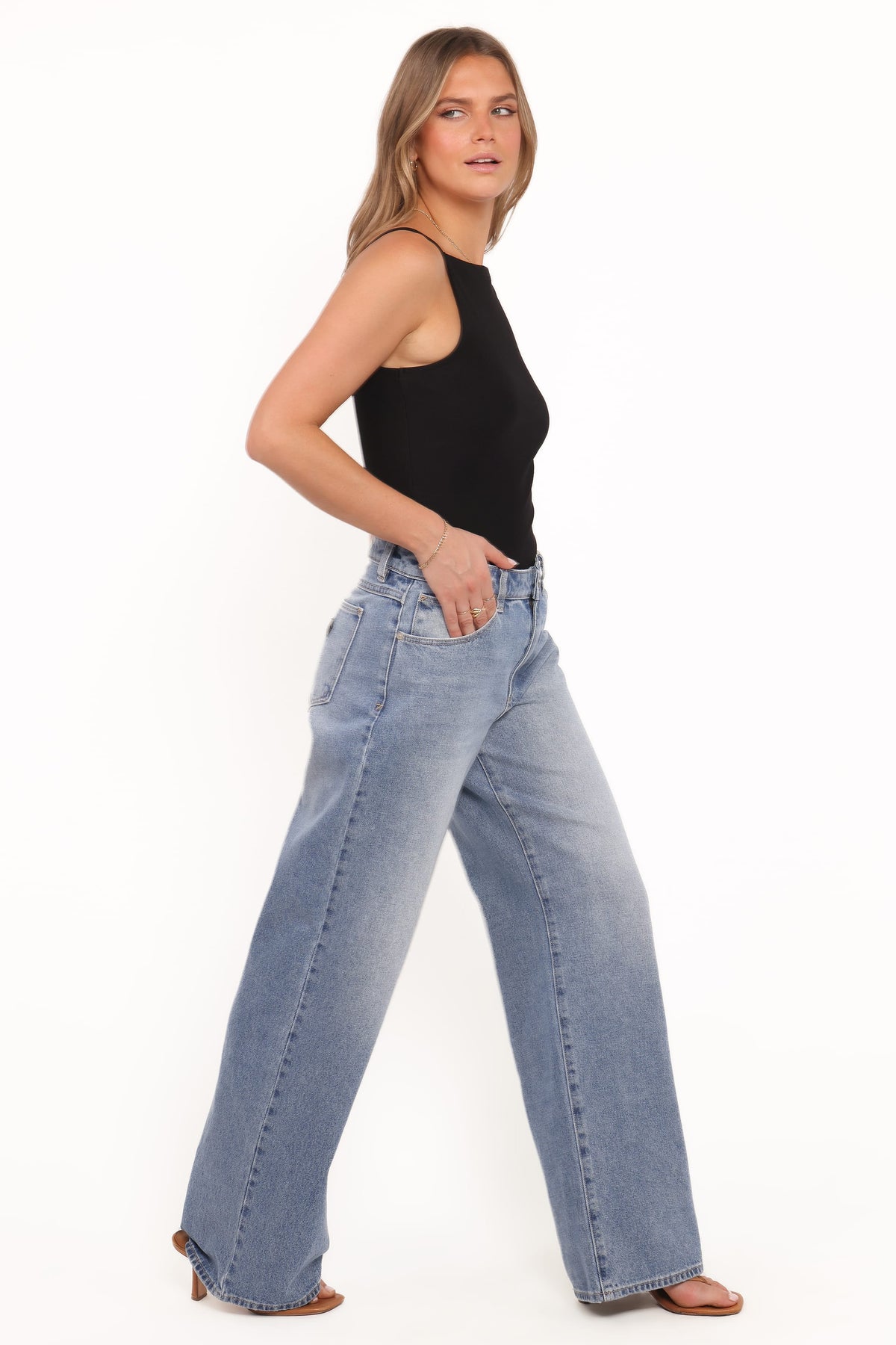 Abrand 94 Wide Jeans in Paloma – view 3 of 6
