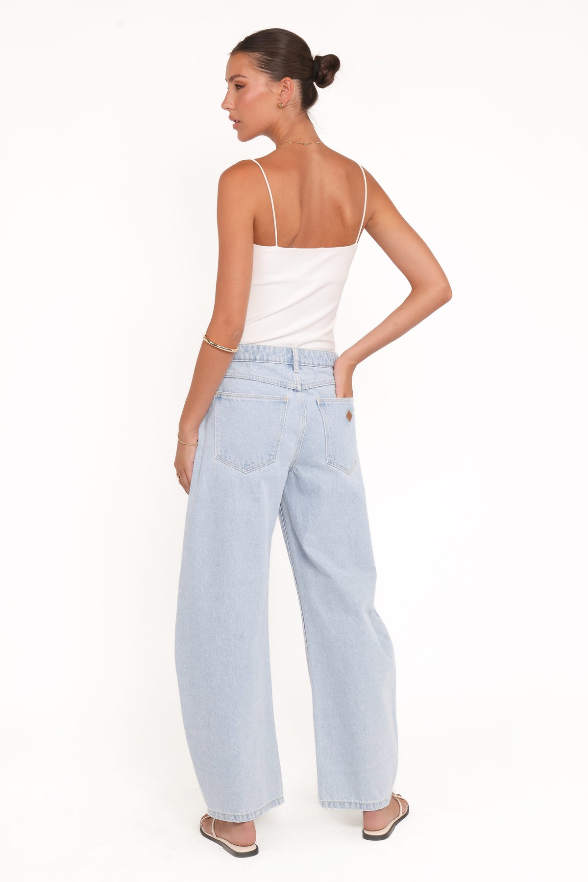 Abrand 95 Barrel Jeans in Kendall – view 6 of 8