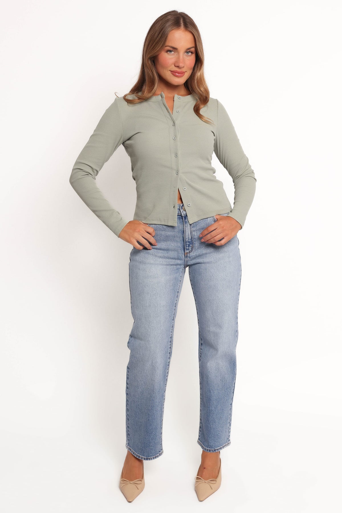 Abrand Mid Straight Jeans in Felicia – view 2 of 8