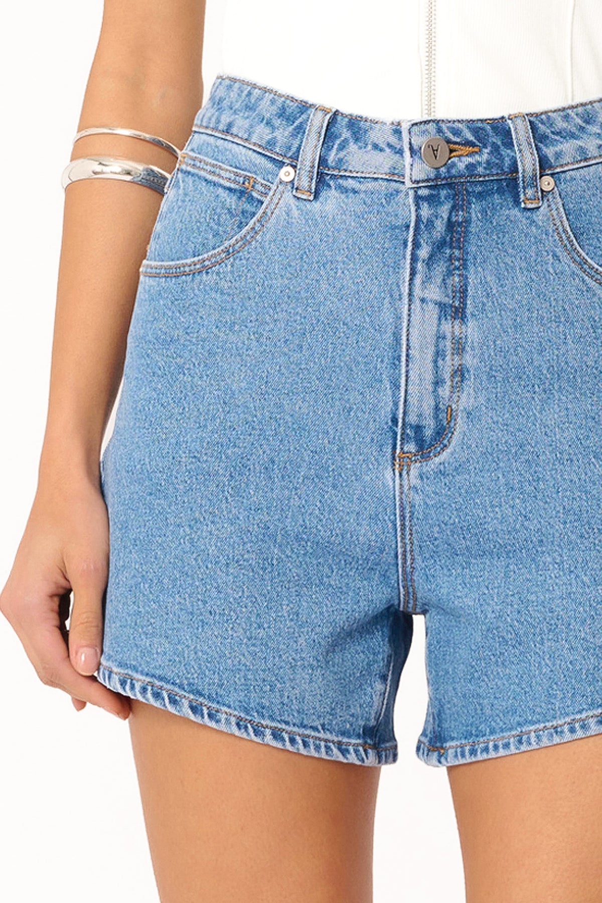 Abrand Venice Short in Debbie – view 2 of 5