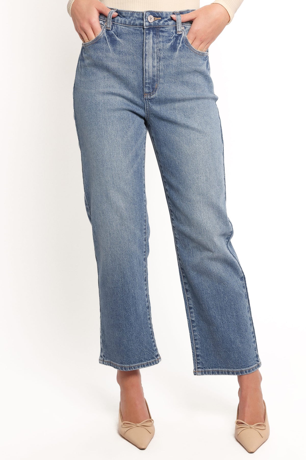 Abrand Venice Straight Jeans in Amara – view 2 of 7