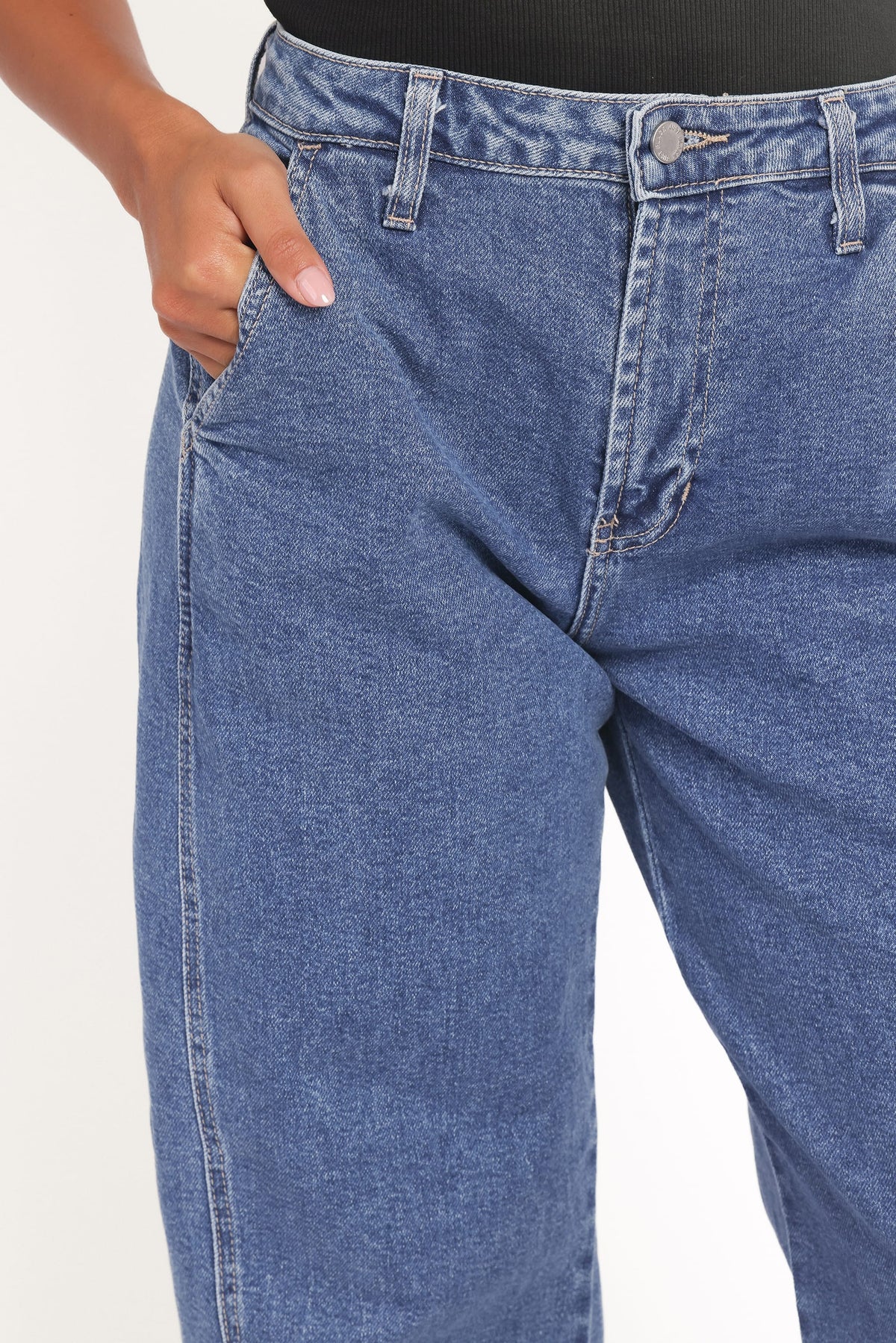 Cosima Stretch Arc Barrel Jean in Medium Wash – view 5 of 6