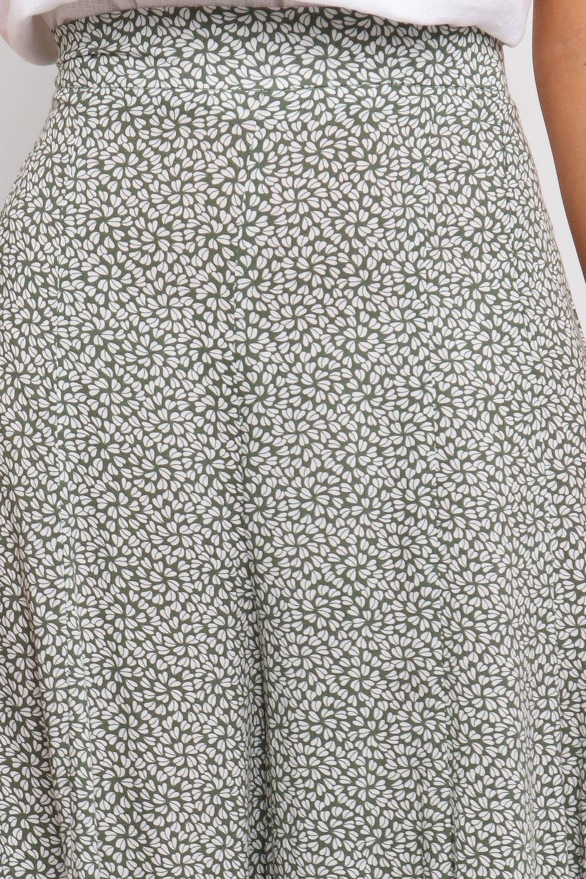 Neveah Pant in Green – view 7 of 7