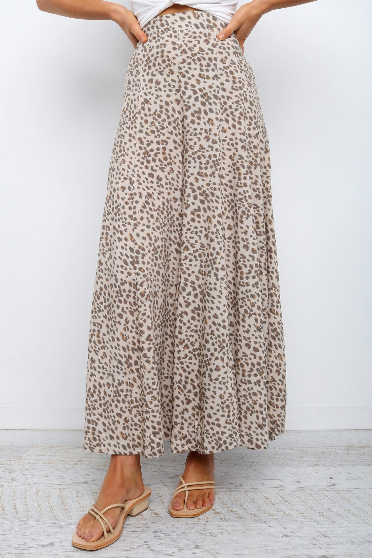 Selby Pant in Beige – view 2 of 8