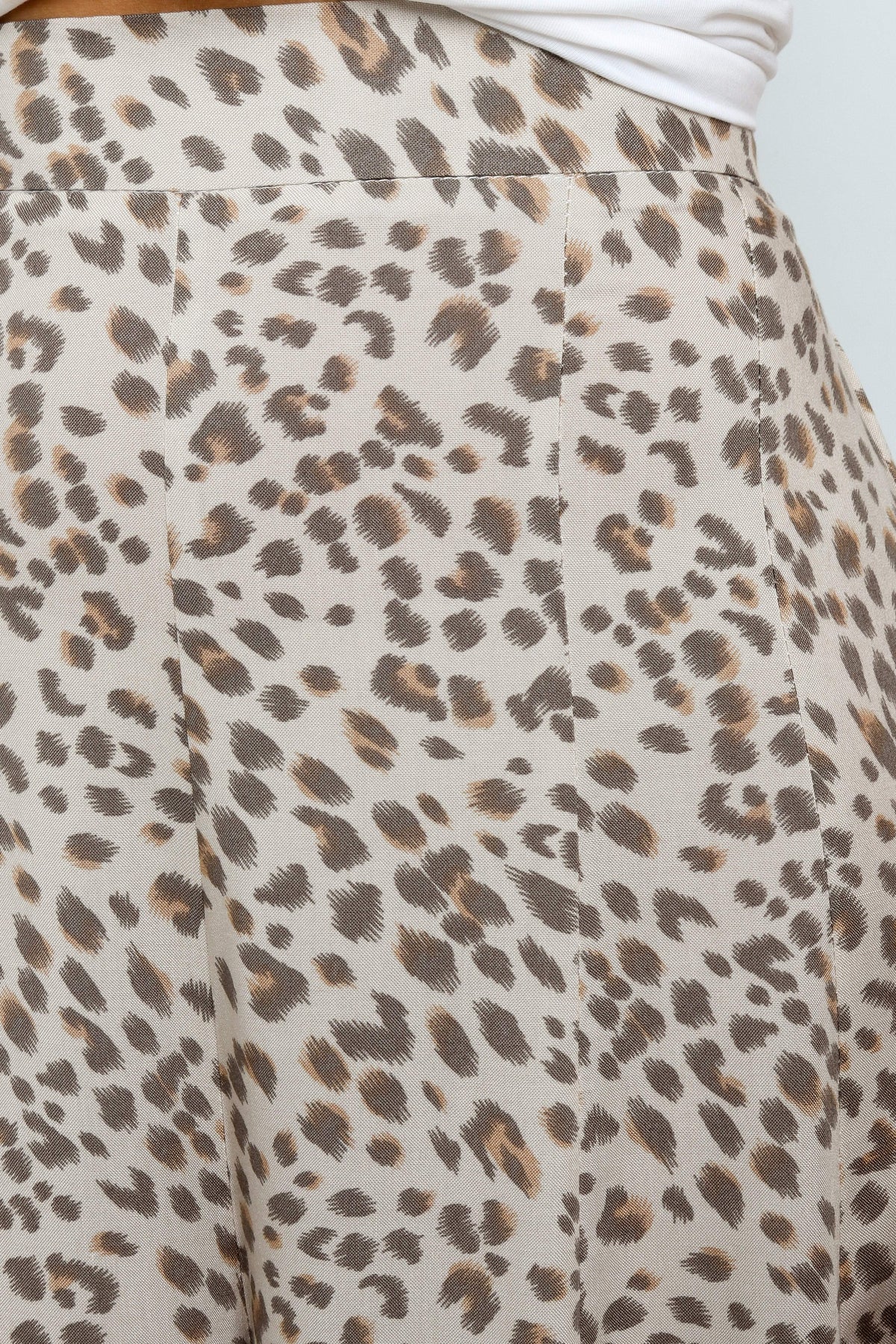 Selby Pant in Beige – view 8 of 8