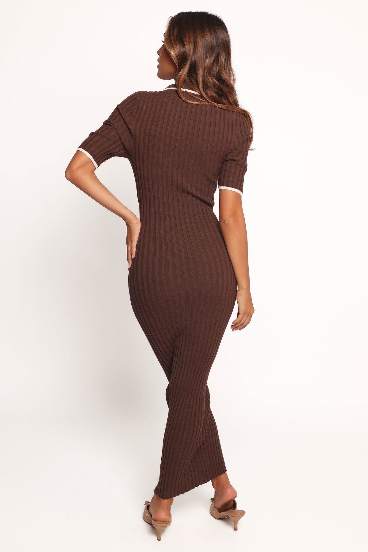 Conner Short Sleeve Knit Dress in Chocolate – view 4 of 7