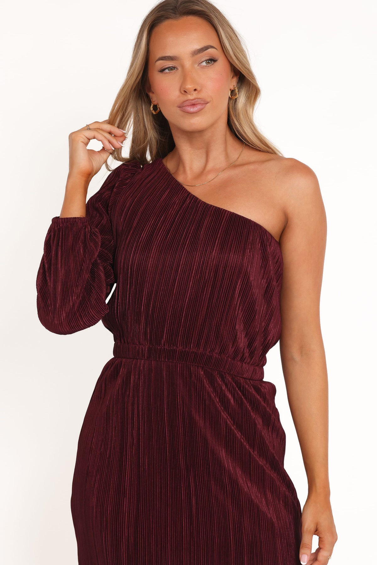 Pontee One Shoulder Pleated Midi Dress in Burgundy – view 3 of 8
