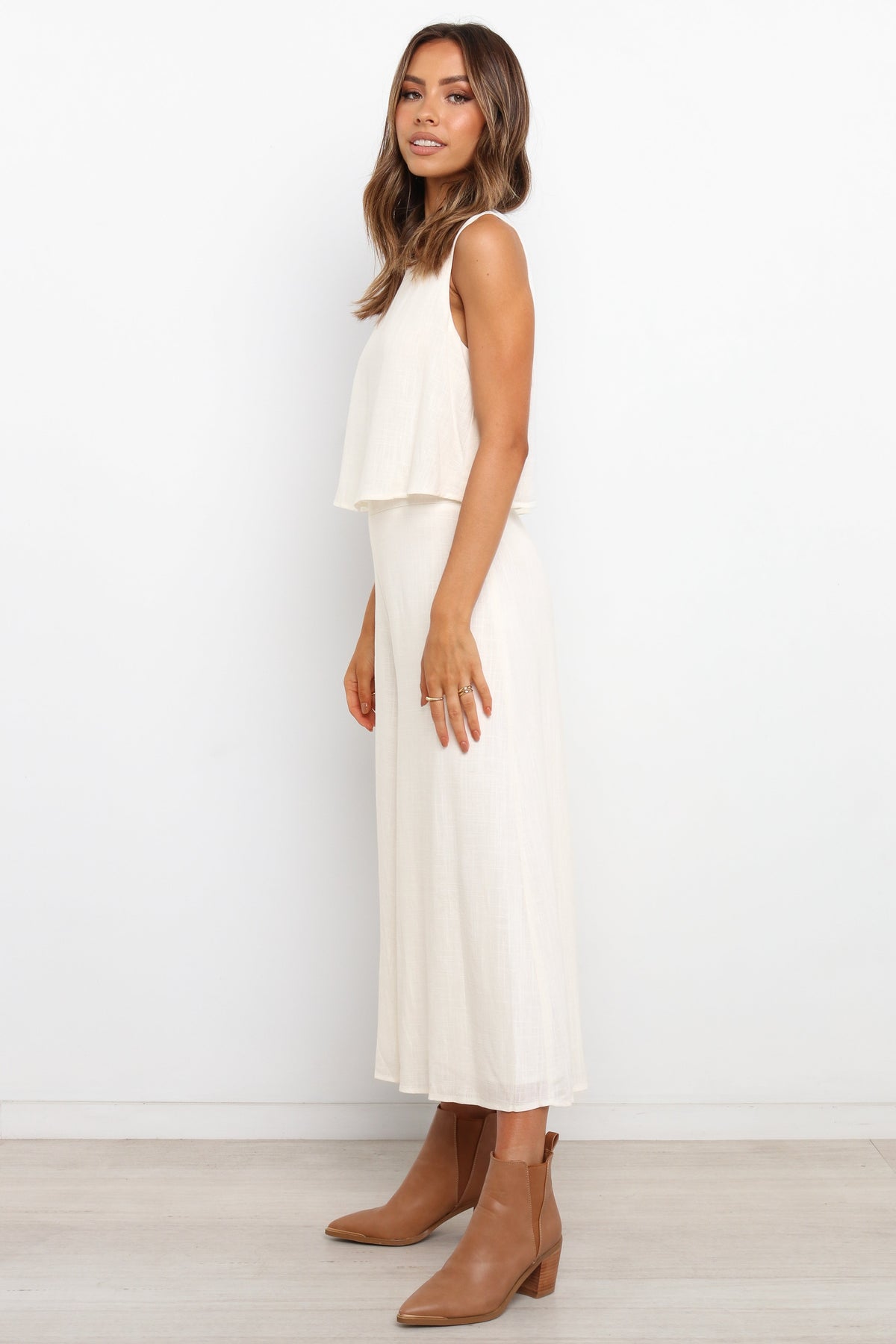 Femme Jumpsuit in White – view 3 of 6