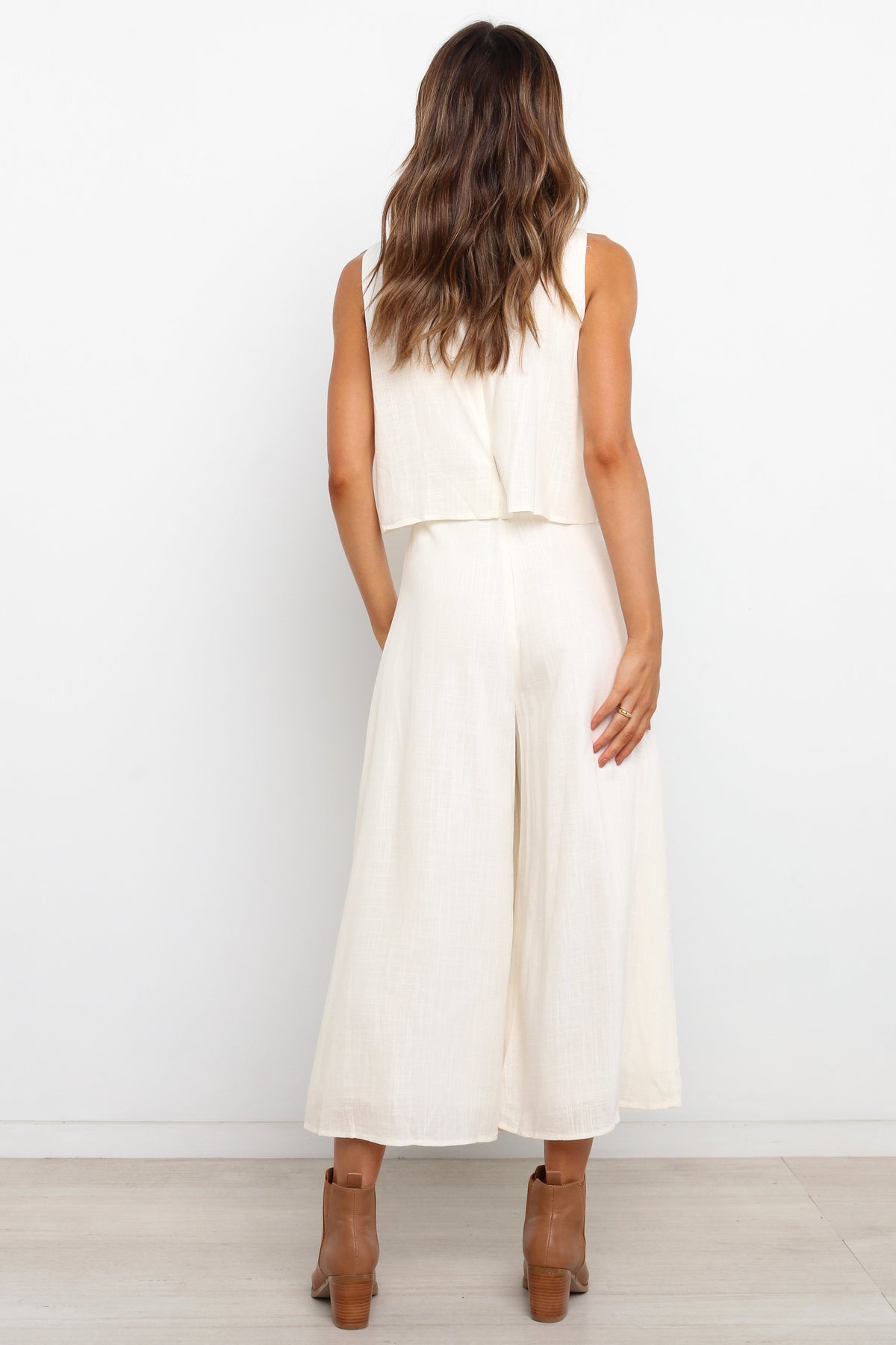Femme Jumpsuit in White – view 4 of 6