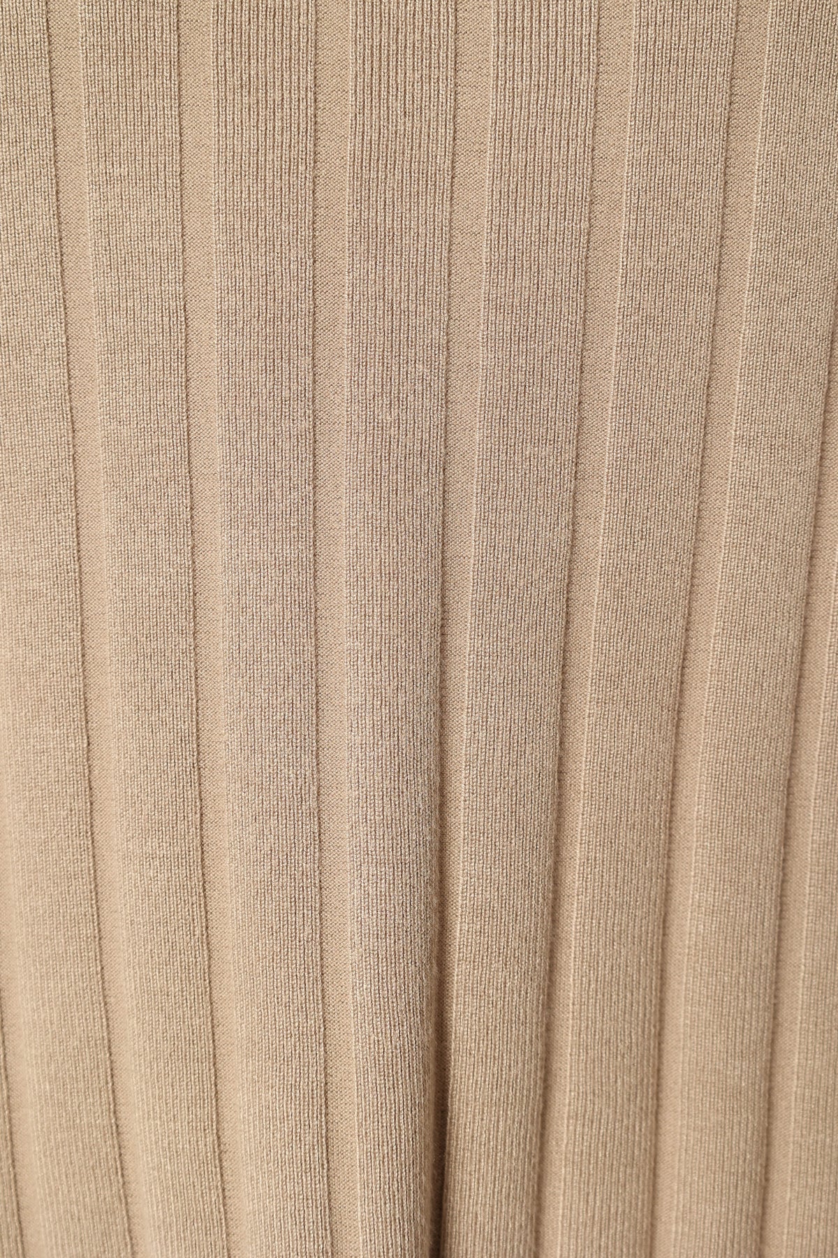 Silvie Knitted Set in Beige – view 8 of 9