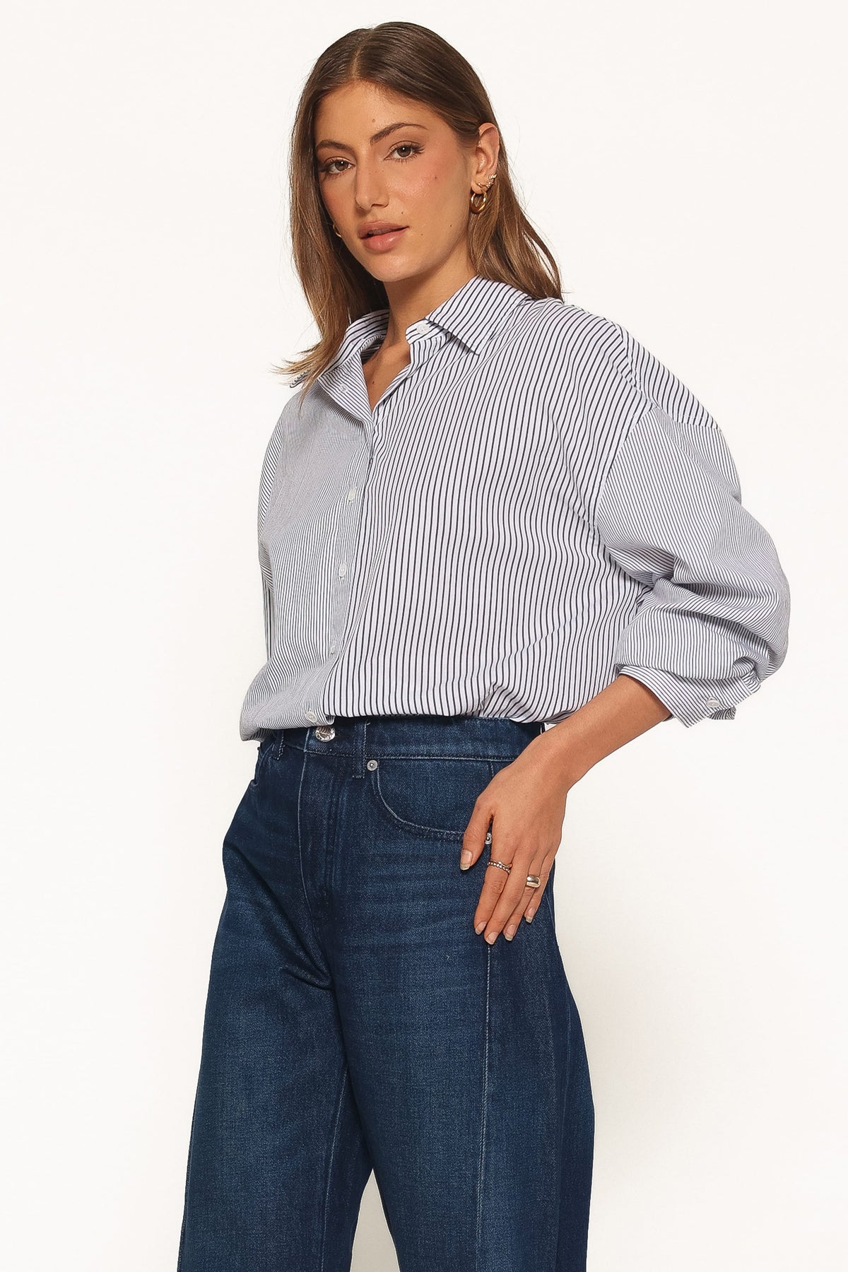 Elva Oversized Shirt in Black Stripe – view 3 of 5